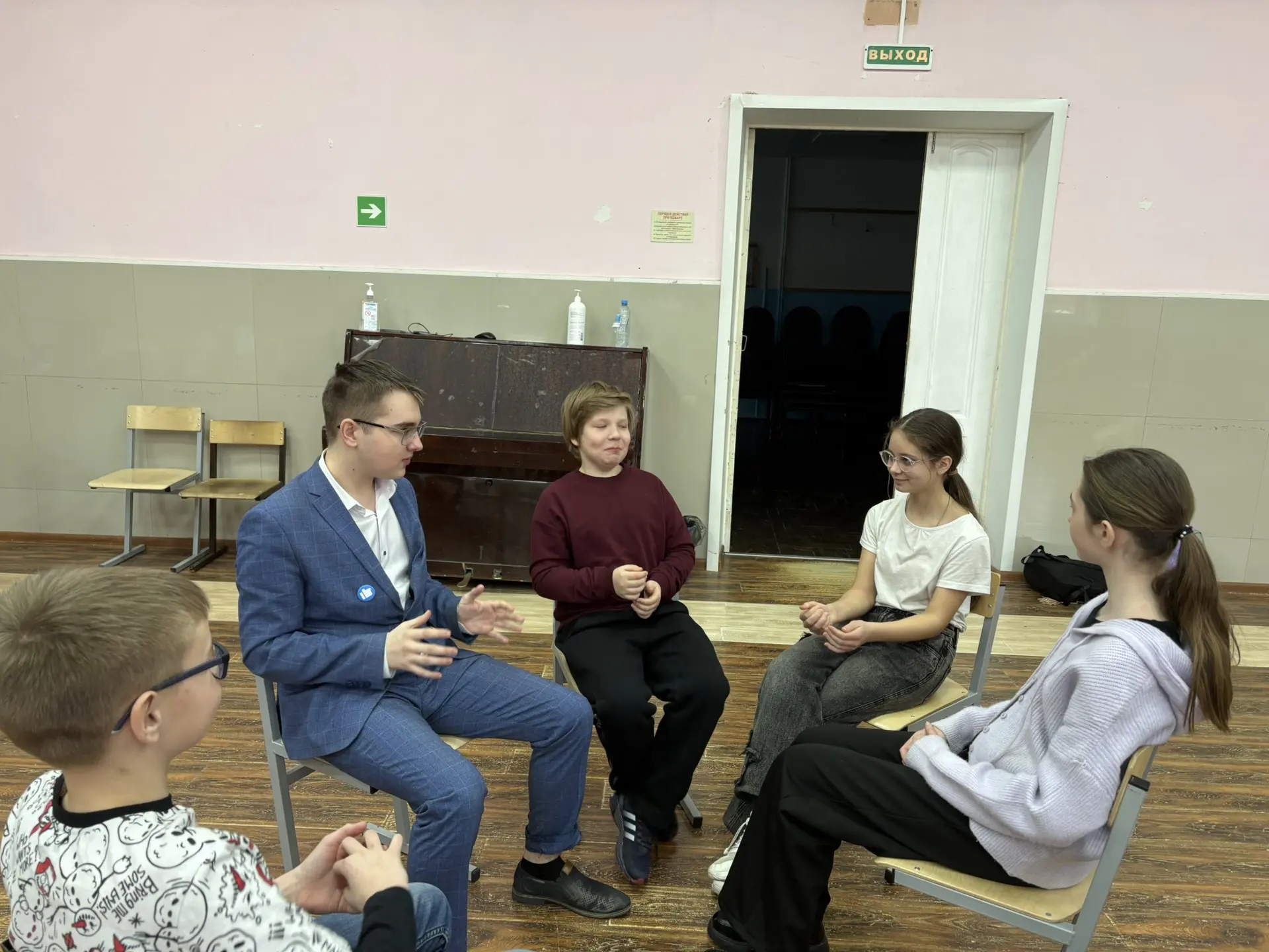 Запутались и распутались🧶ловили поток из мячиков для настольного тенниса🏓разогревали мышцы воздушным