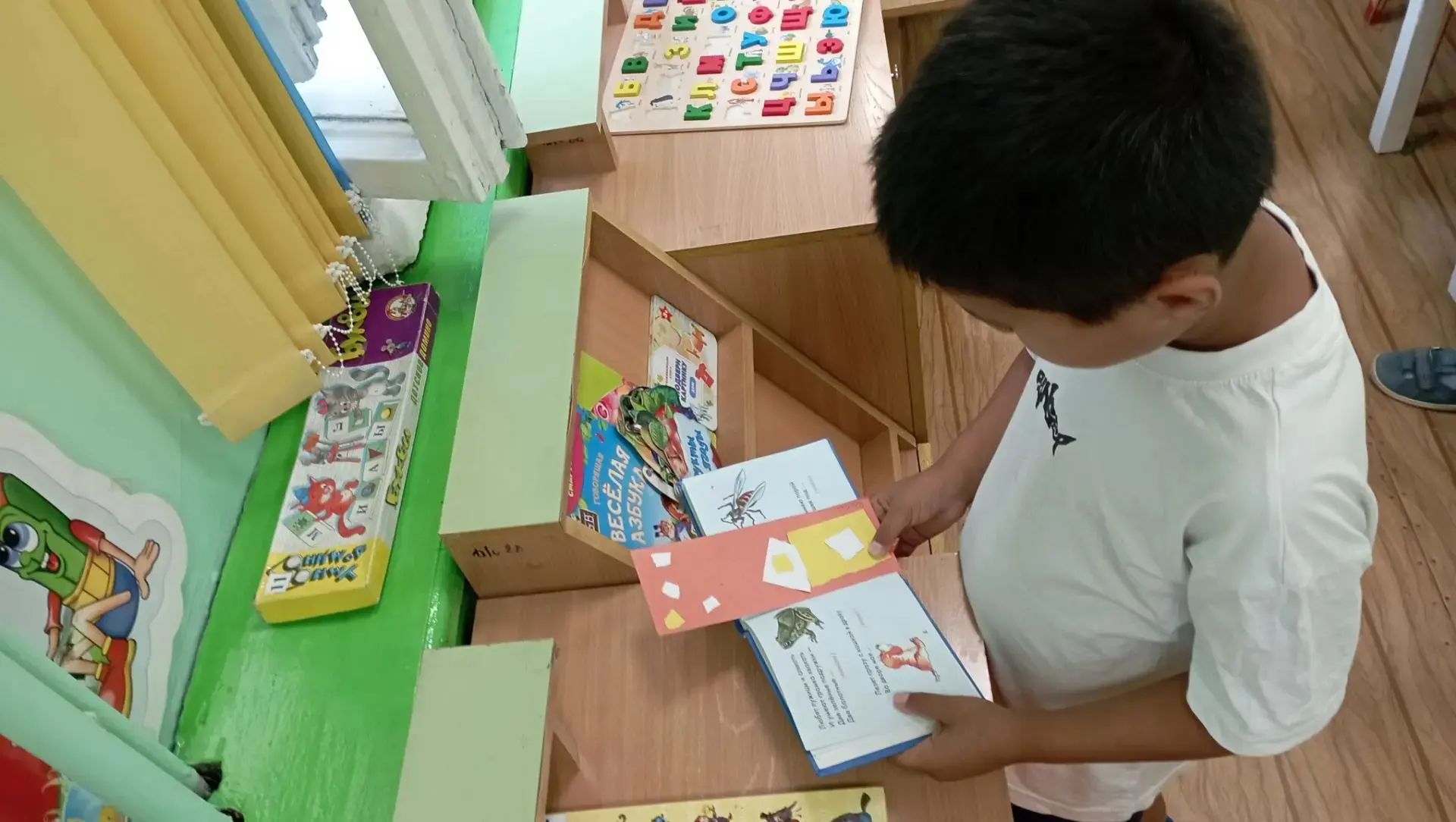 На "Книжкиной неделе" в нашей творческой   мастерской кипела настоящая работа: дети делали полезные 