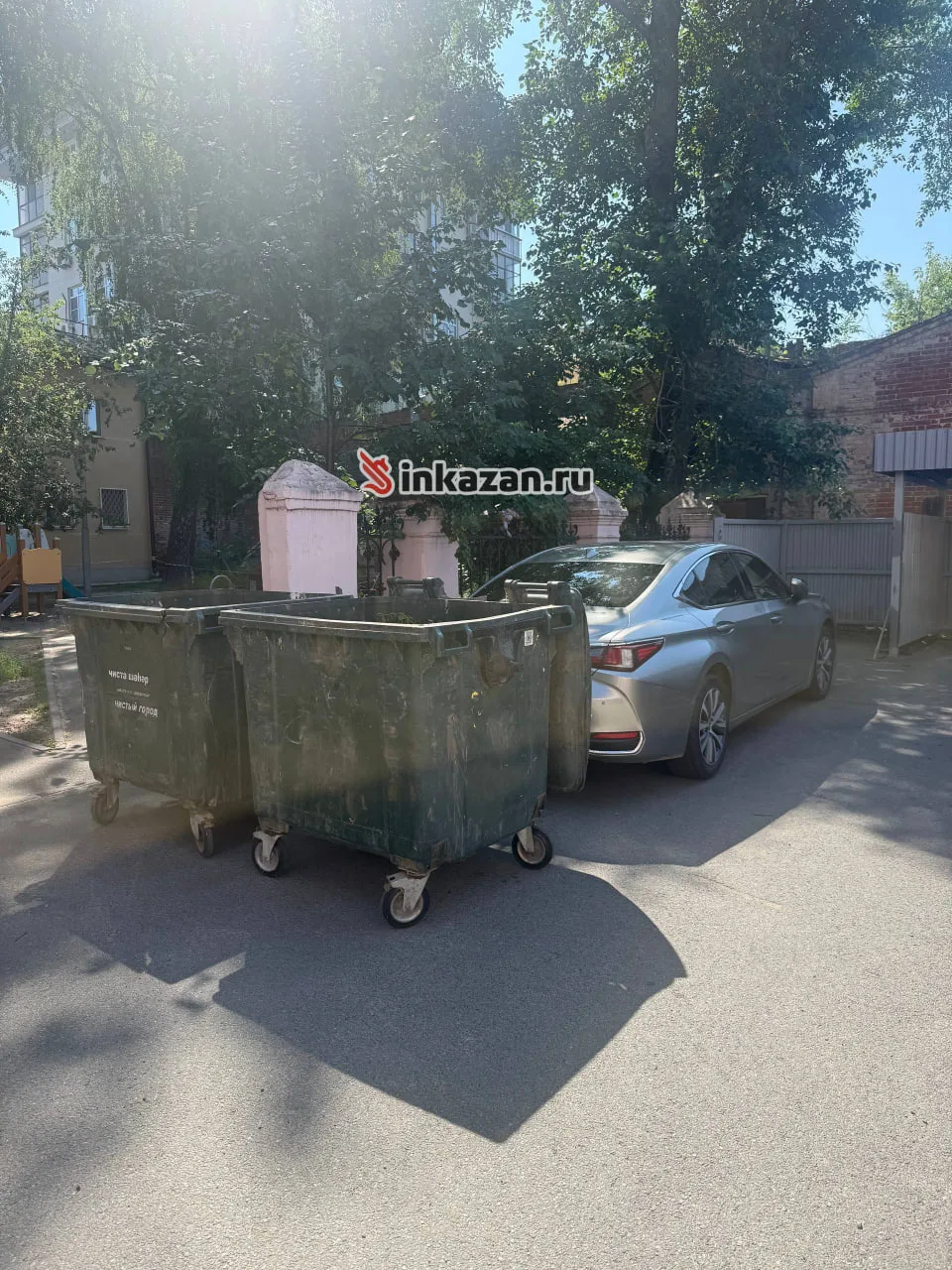 🗣️ Руководство УК «ПЖКХ» провело беседу с сотрудниками, которые заблокировали легковуш...