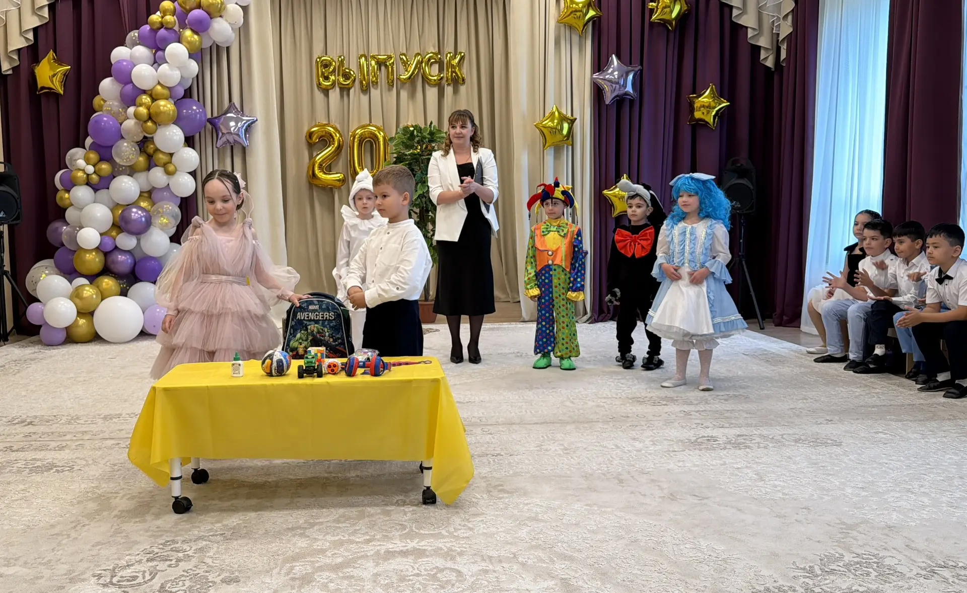 Сегодня стены дошкольного отделения "Чебурашка" наполнились атмосферой праздника – мы провожали наши