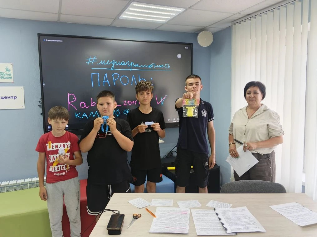 Онлайн или офлайн? 🌐

 В клубе «АКТАЙ» прошёл интерактив по медиаграмотности и кибербезопасности.
�