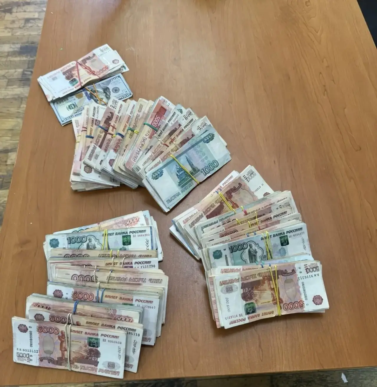 Более 41 млн рублей штрафа заплатит россиянин за недекларированные деньги на границе в ...