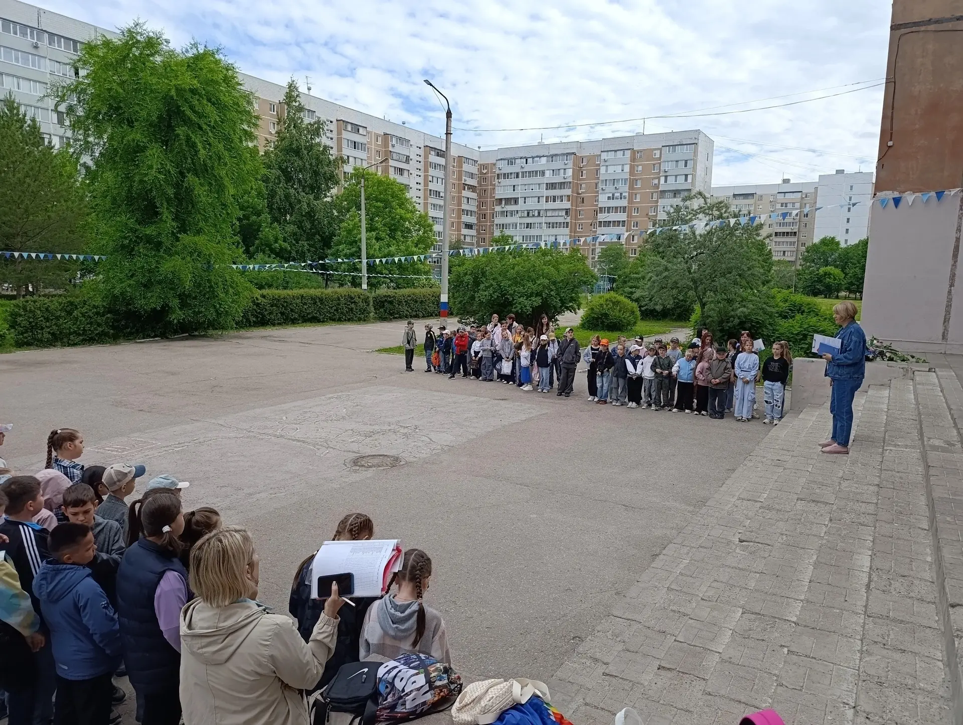 5 июня в День эколога в пришкольном лагере "Орлята" прошла линейка, посвящённая этому дню.