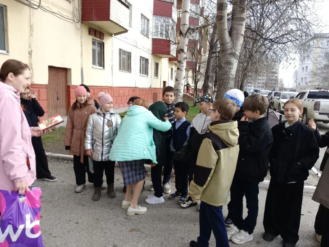 Храня традиции класса и память о героях Великой Отечественной войны, детско-взрослый коллектив 4«В» 