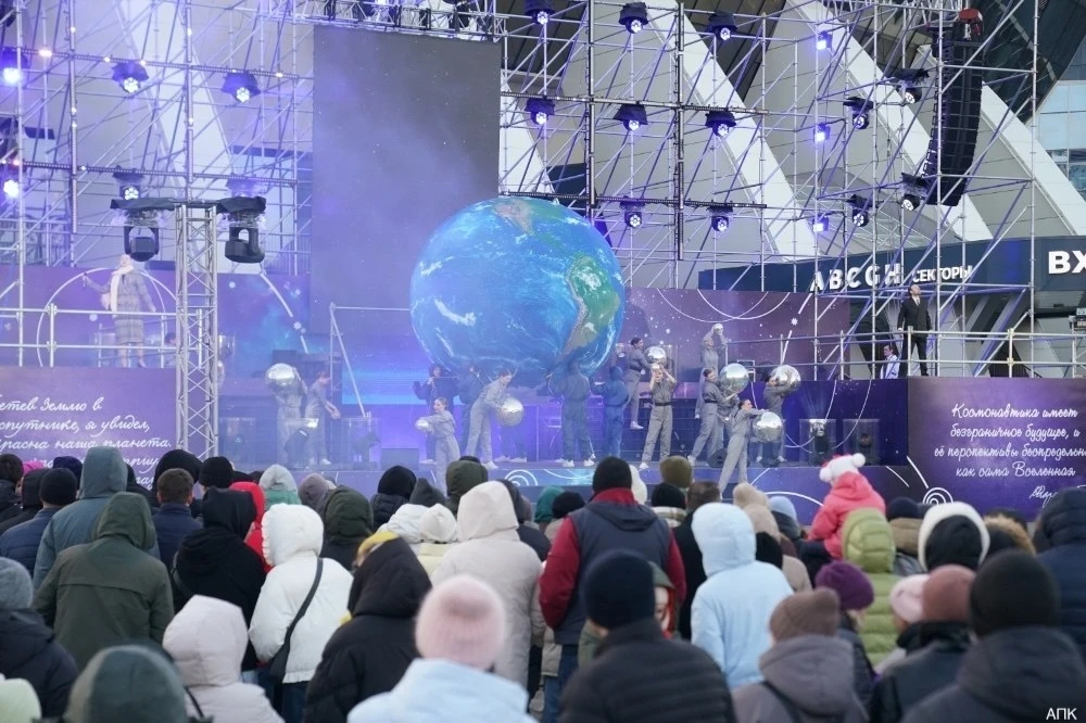 Фестиваль Гагарина собрал больше 3 тысяч человек  В Кемерове больше 3 тысяч человек посетили юбилейн