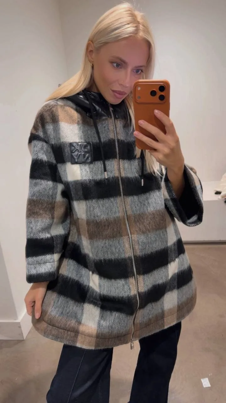 DKNY 🏷️ 17300₽ на Насте XS