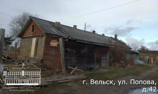 Суд обязал администрацию округа снести два расселенных аварийных дома