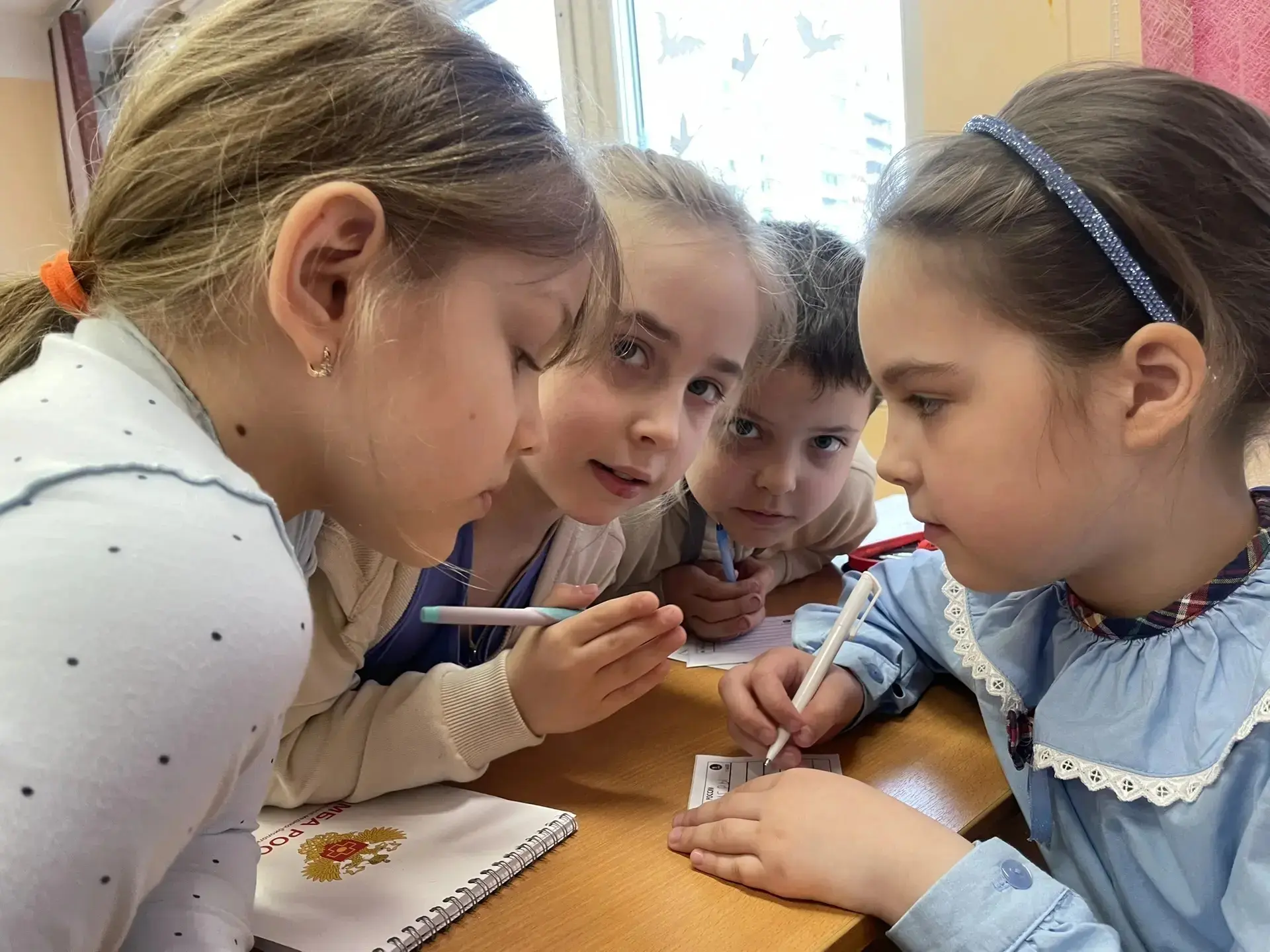 🌿 Зелёный квиз: каникулы с пользой! 🌿  Ученики 1 «А», 1 «Б» и 1 «В» классов собрались вместе на кани