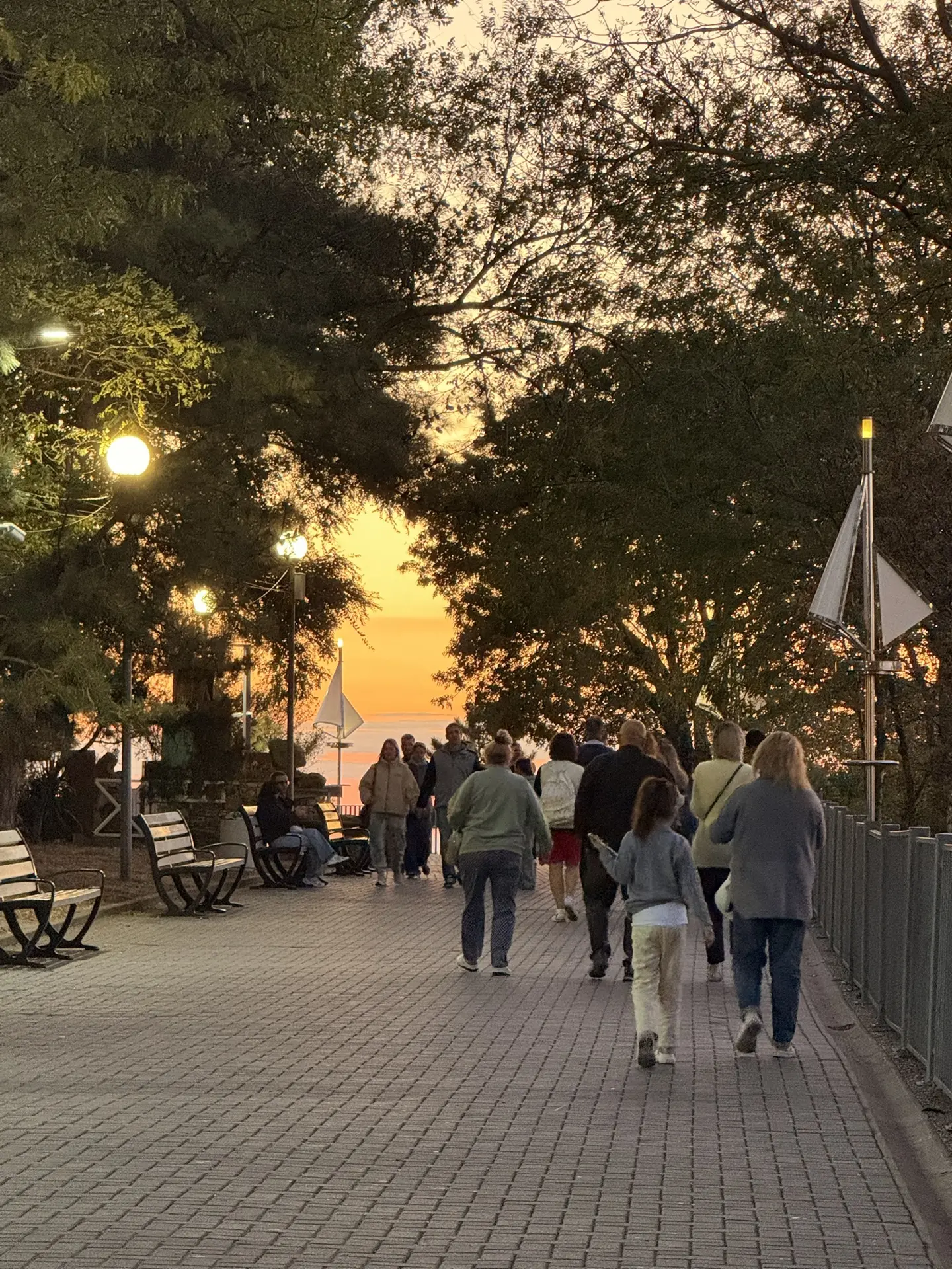 Пляж Высокий берег на закате сегодня🌅