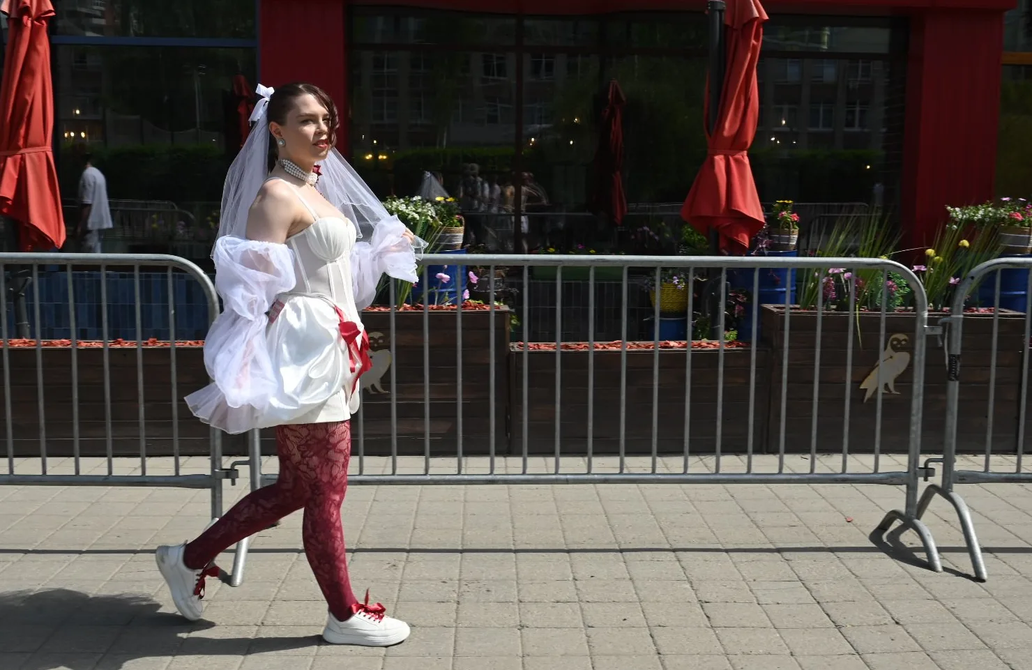 Шанс встретить столько красоток, да еще и спортсменок, в одном месте крайне мал, но не равен нулю.  