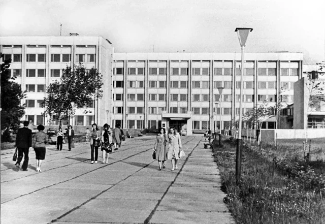 26 августа 1969 года сдано в эксплуатацию первое учебное здание Куйбышевского госунивер...