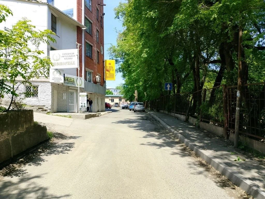 ✅Во Владивостоке на подъезде к больнице № 1 ввели одностороннее движение.