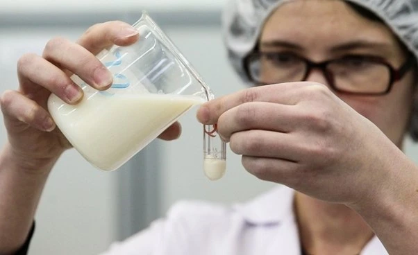 🥛 Зачем отправляют молоко на проверку: безопасность и качество в каждой капле
Молоко – это не прост