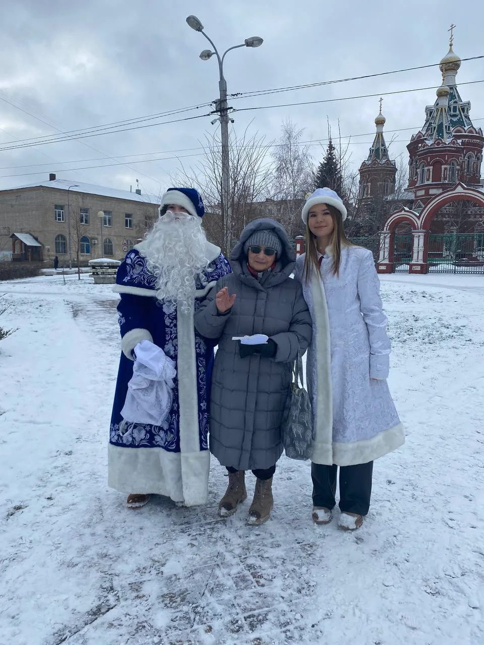 ❄️Тепло наших рук — жителям района! ❄️  🎄Предновогодняя суета — это время дарить добро и внимание те