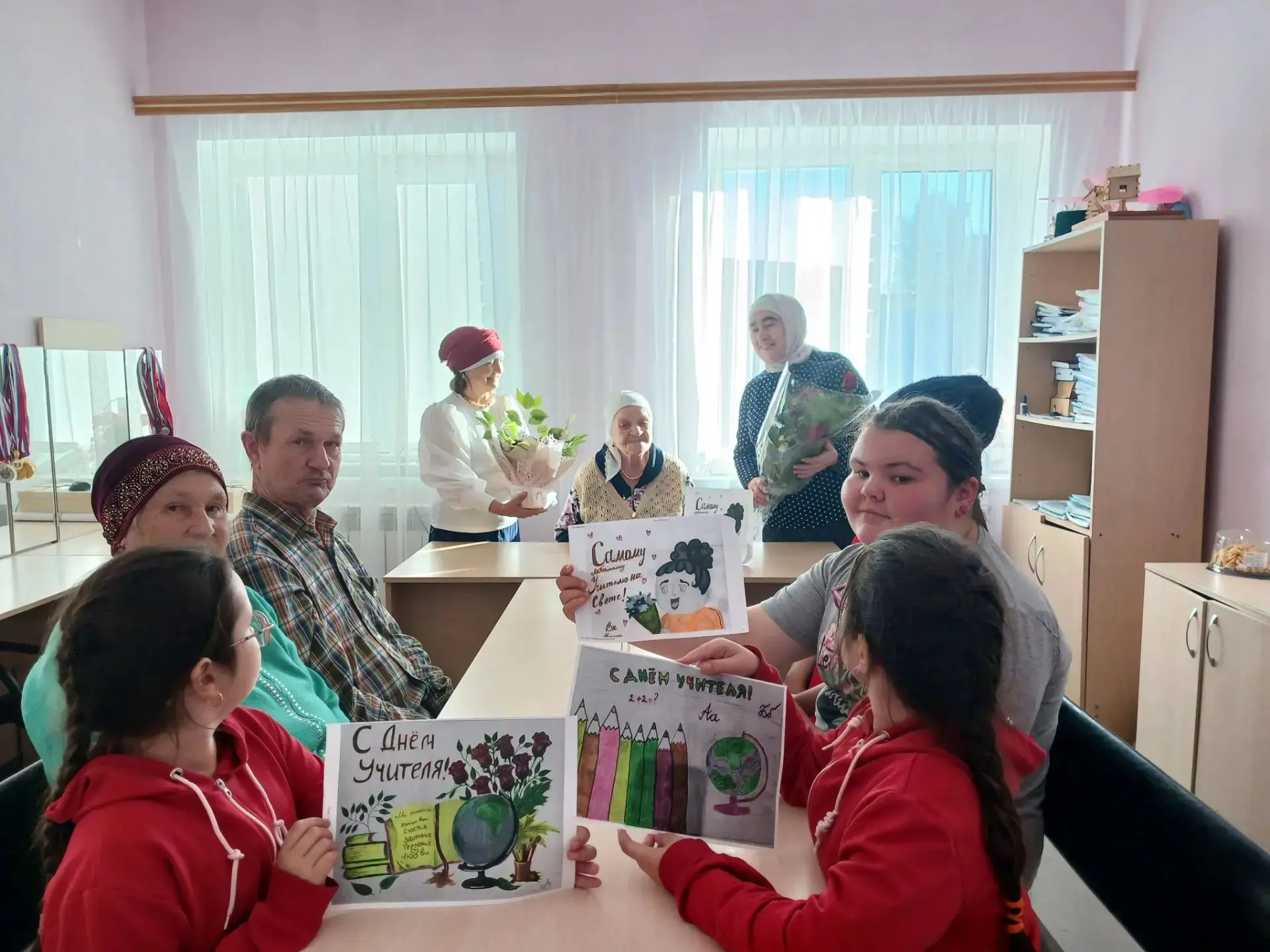 5 октябрь – Бөтендөнья укытучылар көне.Безнең Күгәй мәдәният йорты "Укытучыны котла" ак...