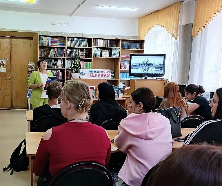 В День солидарности в борьбе с терроризмом сотрудники Новоаннинской межпоселенческой би...