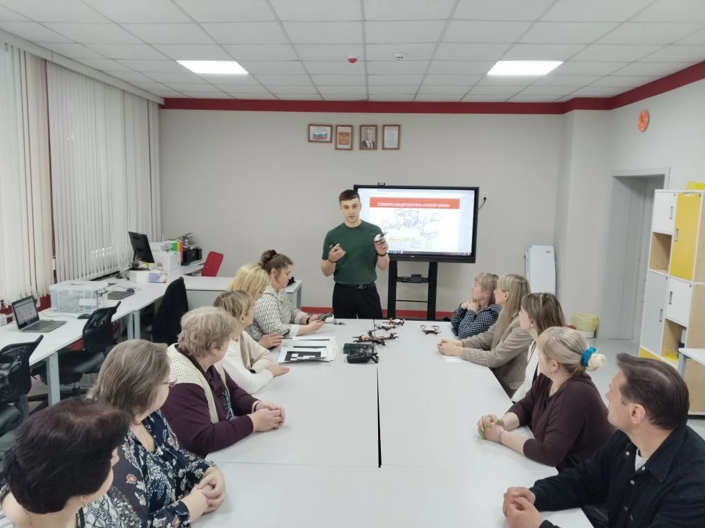 14 апреля на площадках Центра «Точка роста» и «IT-бит»  МБОУ СОШ с. Тербуны прошел мастер-класс  «Ос