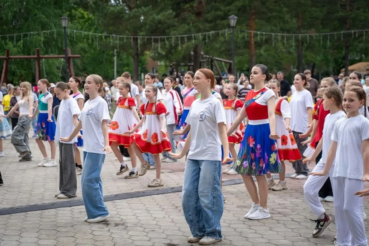 Сохраняй! Дружи! Танцуй!

В парке Пушкина прошёл городской фестиваль-конкурс народного костюма «Росс