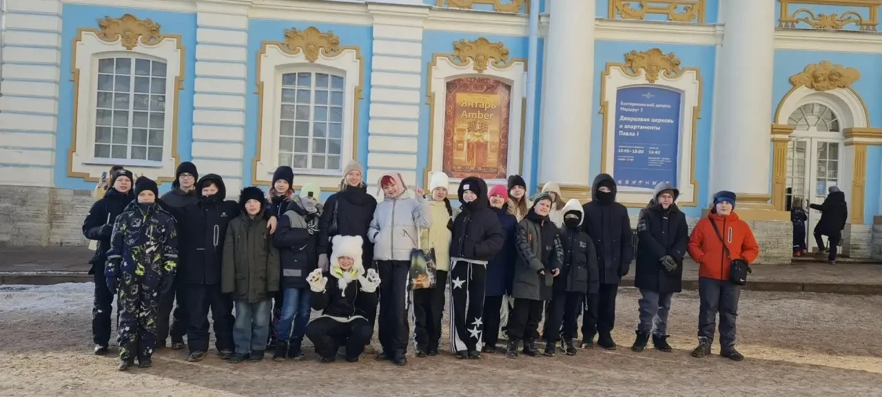 19 февраля наш 5 А класс отправился на увлекательную экскурсию на Царскосельскую масленицу! 🎉  🚍 Мы 