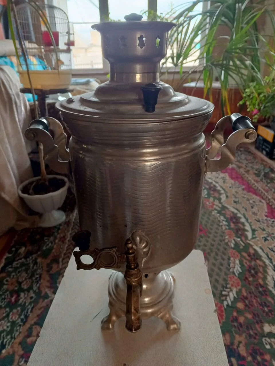 Продам самовар на дровах , производство СССР , по всем вопросам обращаться по телефону+...
