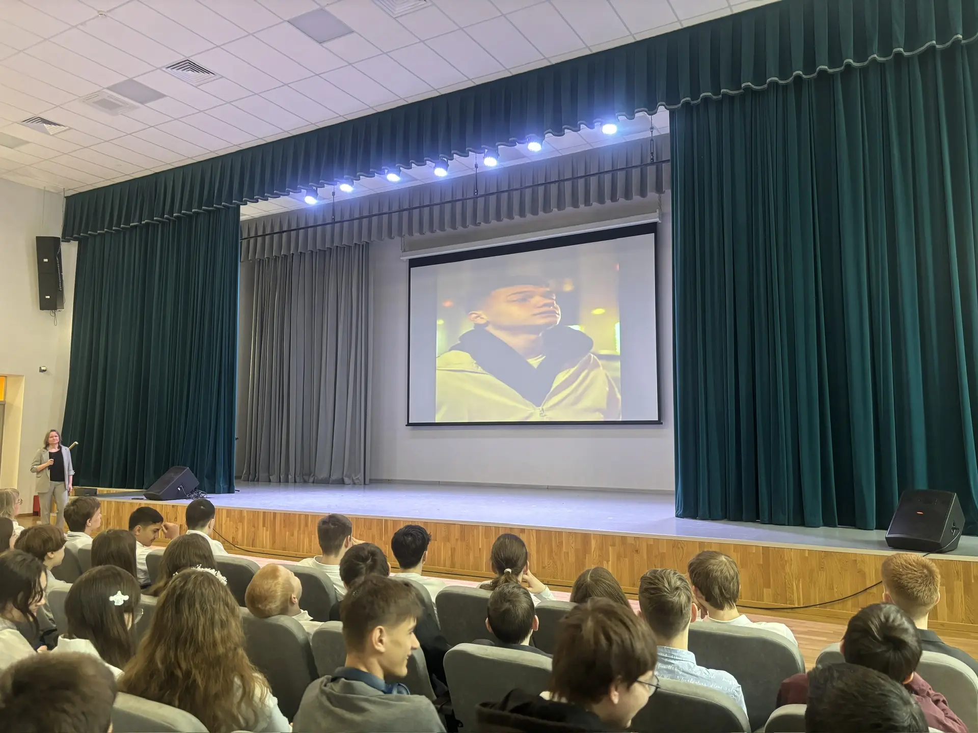 🛡️ В рамках Единого дня профилактики в нашей школе прошли важные и полезные классные часы.  Сегодня 