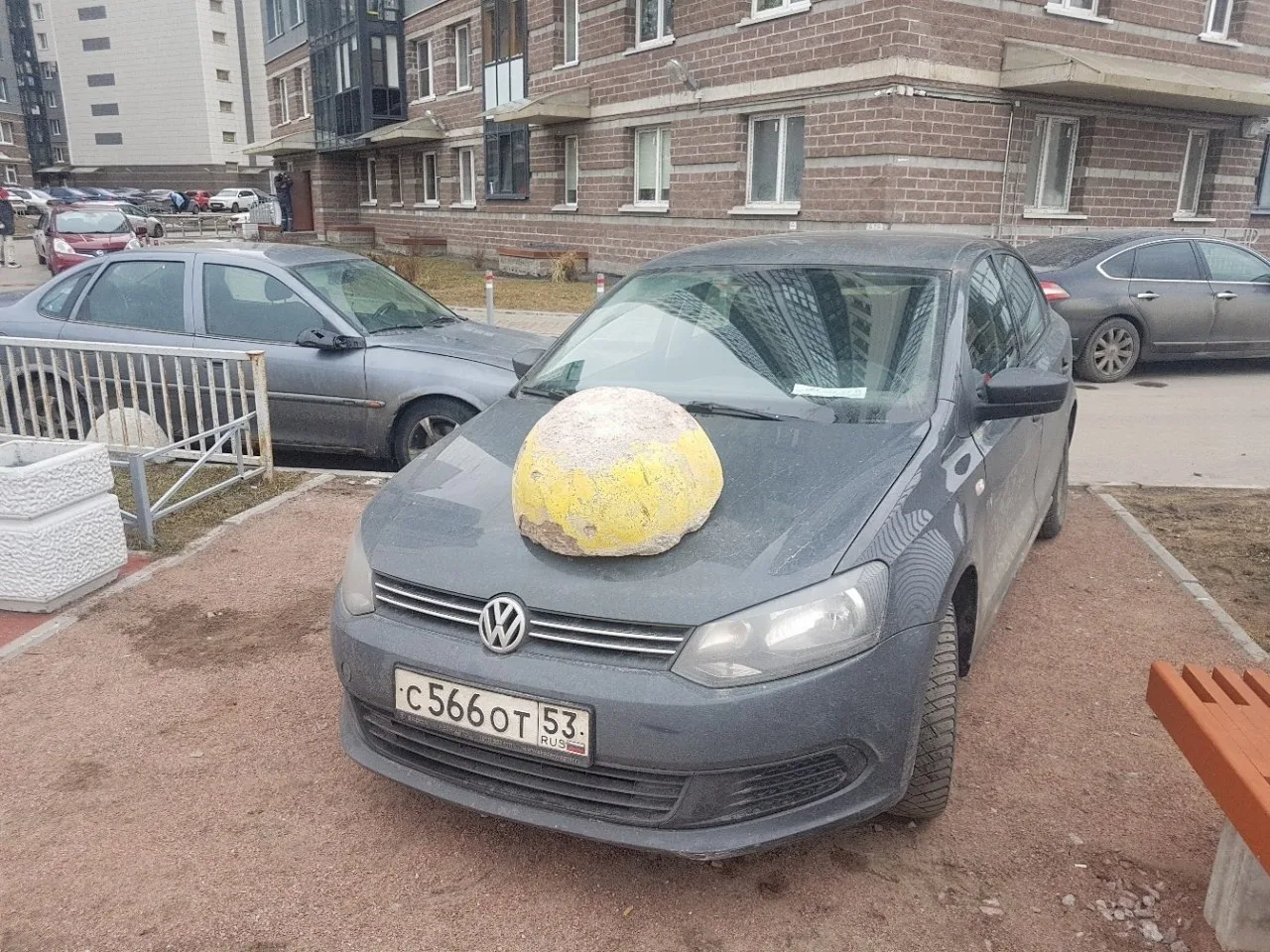 очень внятное предупреждение тем, кто паркуется не очень внятно

Водить по-русски в МАХ