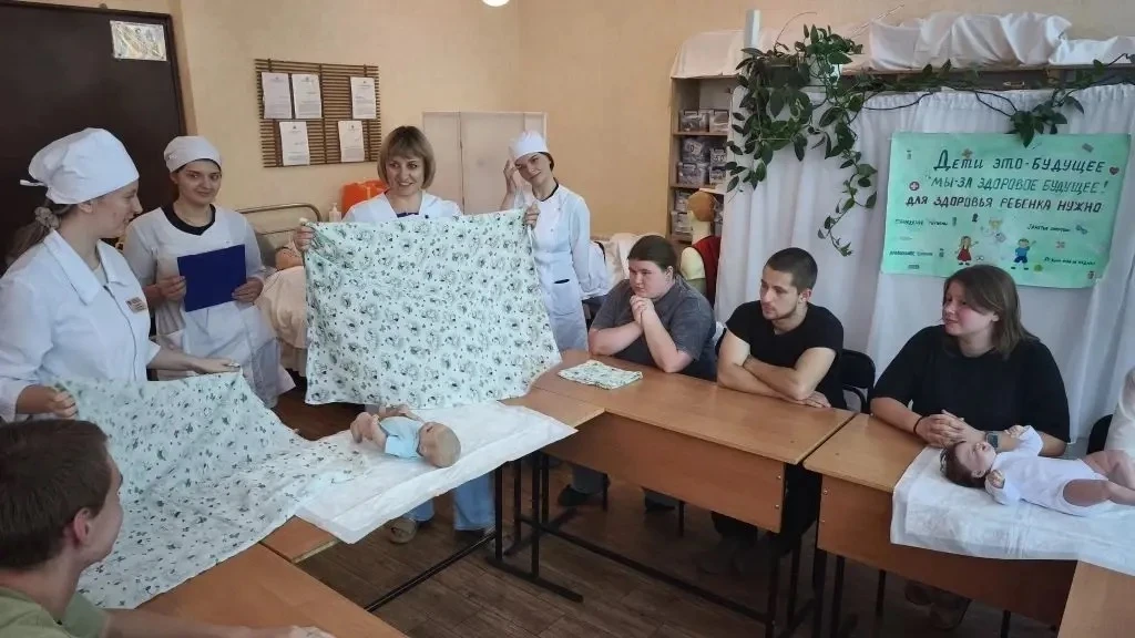 👩‍🍼В Стахановском медицинском колледже прошел мастер-класс по уходу за ребенком в преддверии Дня с
