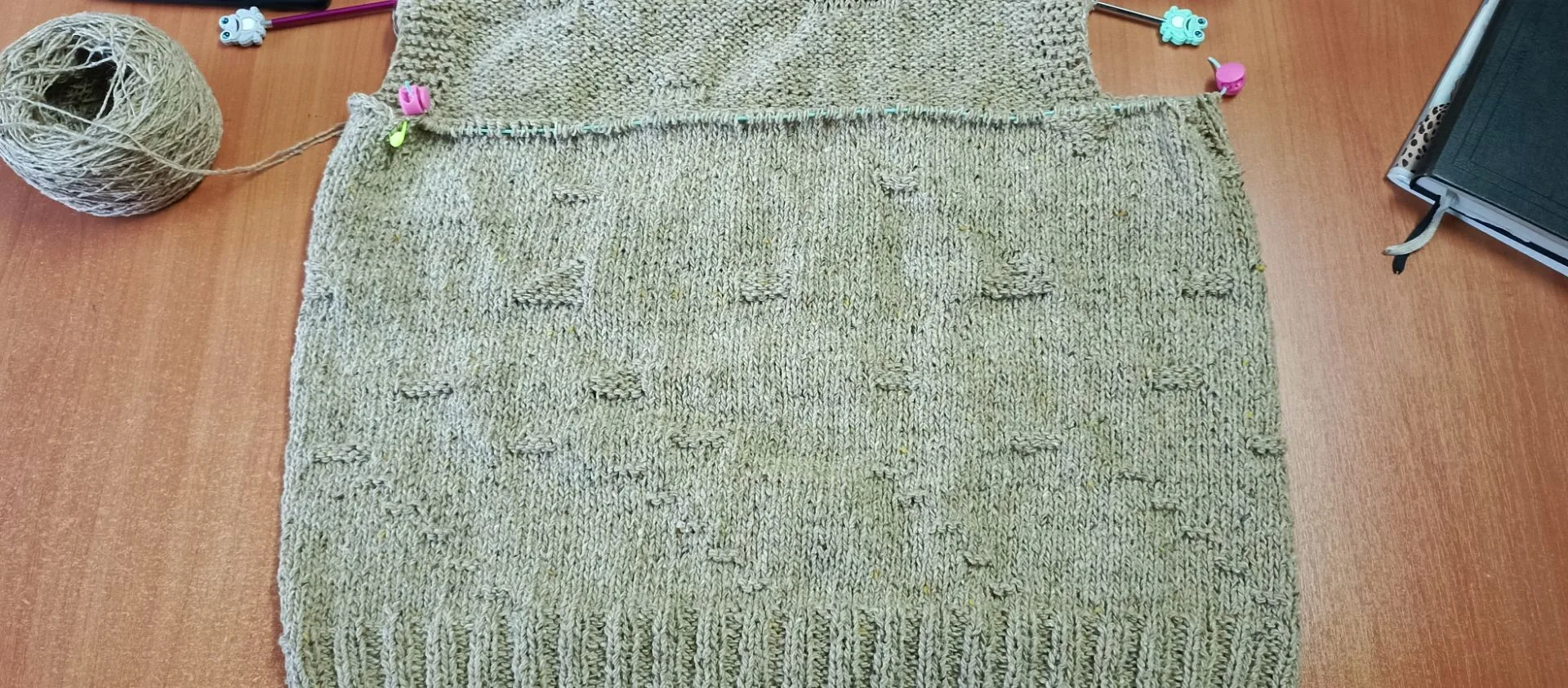 Хорошо, когда на работе есть возможность повязать 🧶