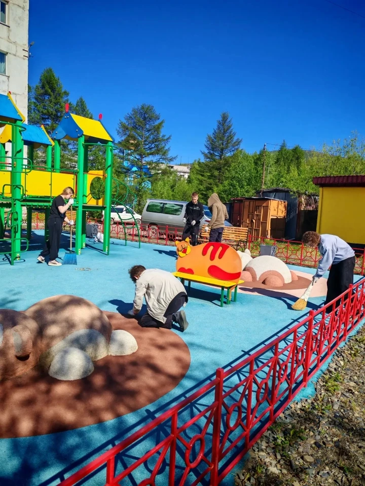 🍒Лето в Ягодном: подростки делают посёлок ярче и чище!

🌞В отдаленные районы Колымы пришло жаркое 