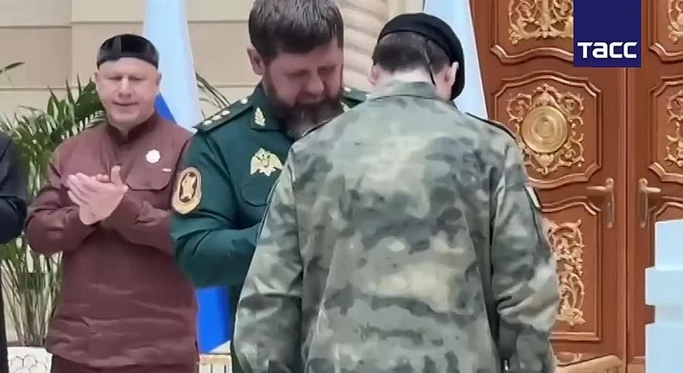 Адаму Кадырову присвоили звание Героя Чеченской Республики

Помощнику главы Чечни, секретарю Совбеза