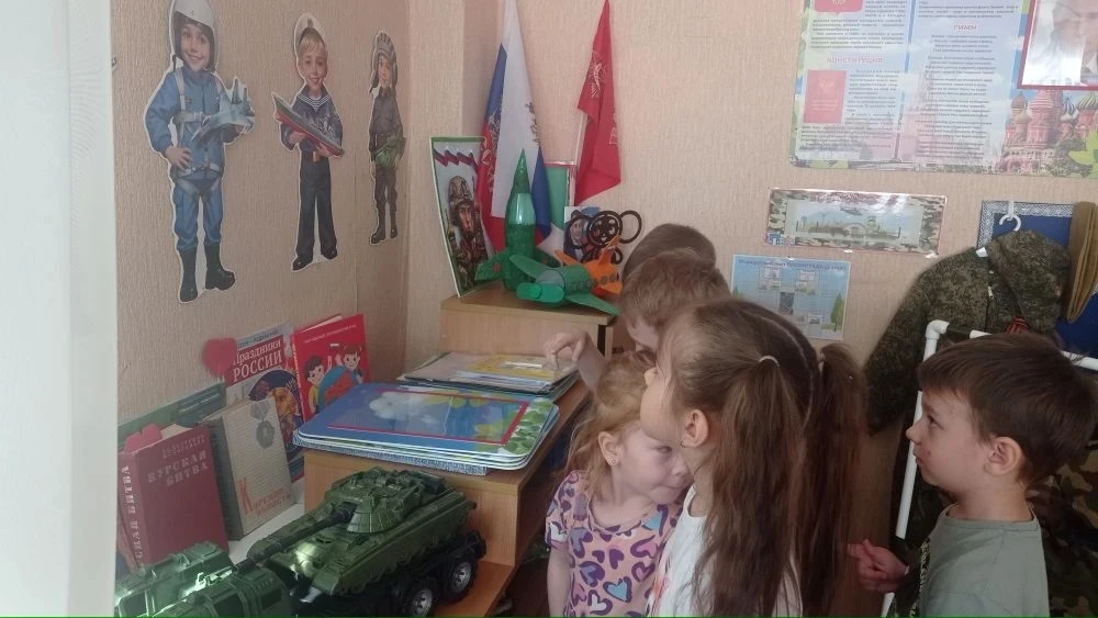 🤓Воспитанники группы №5 продолжают знакомство с профессиями.