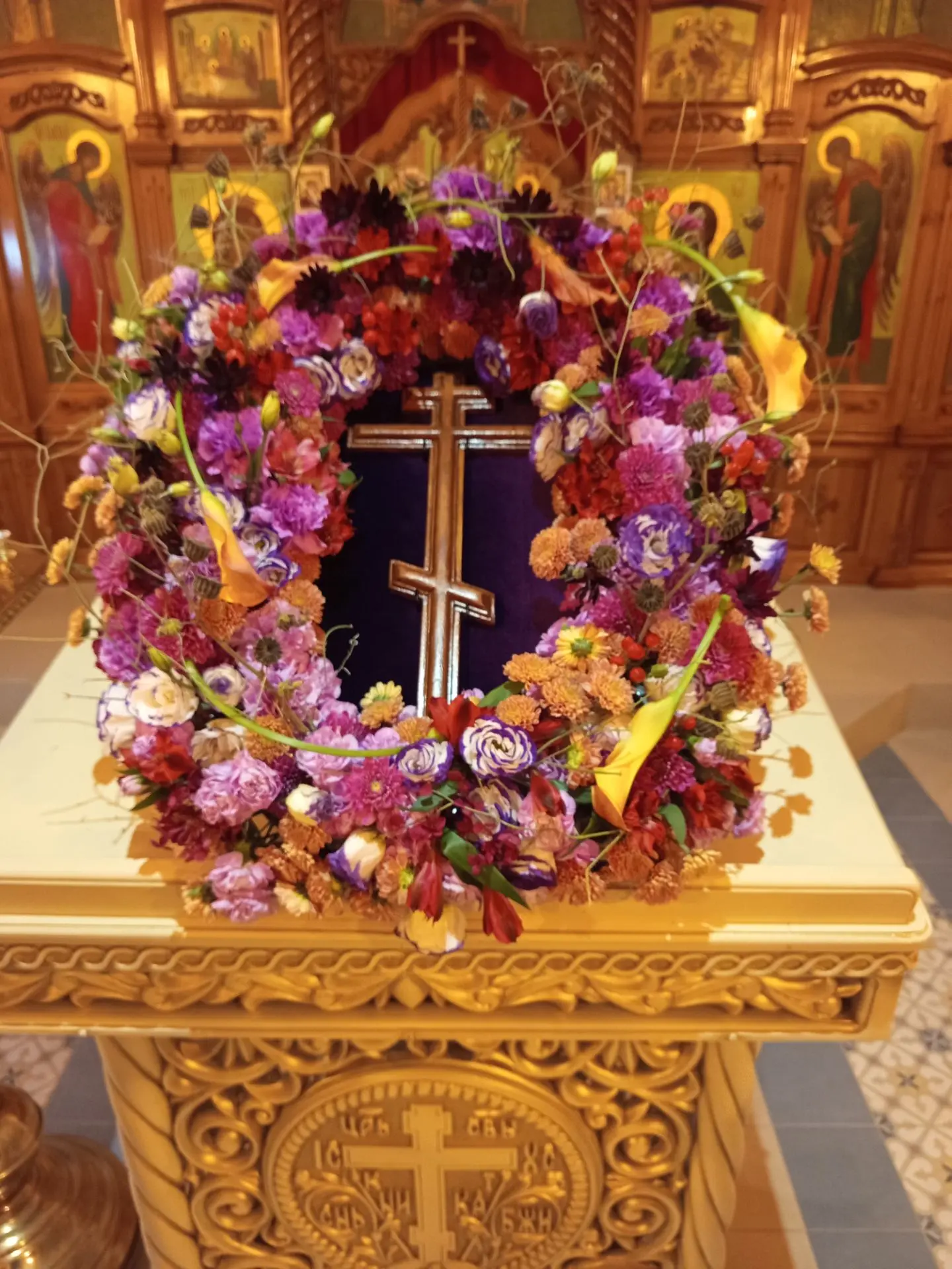 Сердечно поздравляю всех православных с праздником Воздвижения Креста Господня!