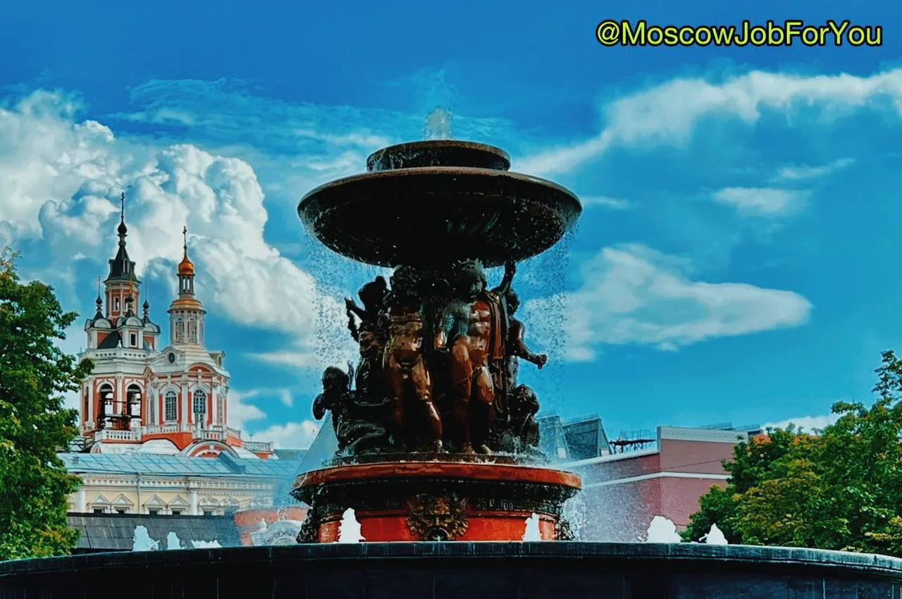 #Хостес в ресторан YAUZA PLACE

Обязанности:
- встреча и размещение гостей
- организация резервов, р