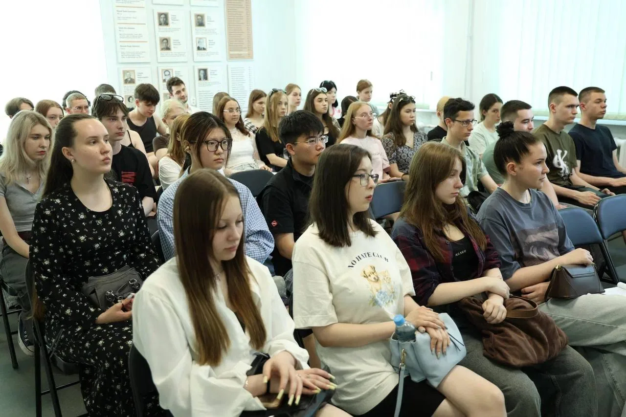 В рамках проекта «Комната боевой и трудовой славы «Связь поколений» студенты пообщались с человеком,