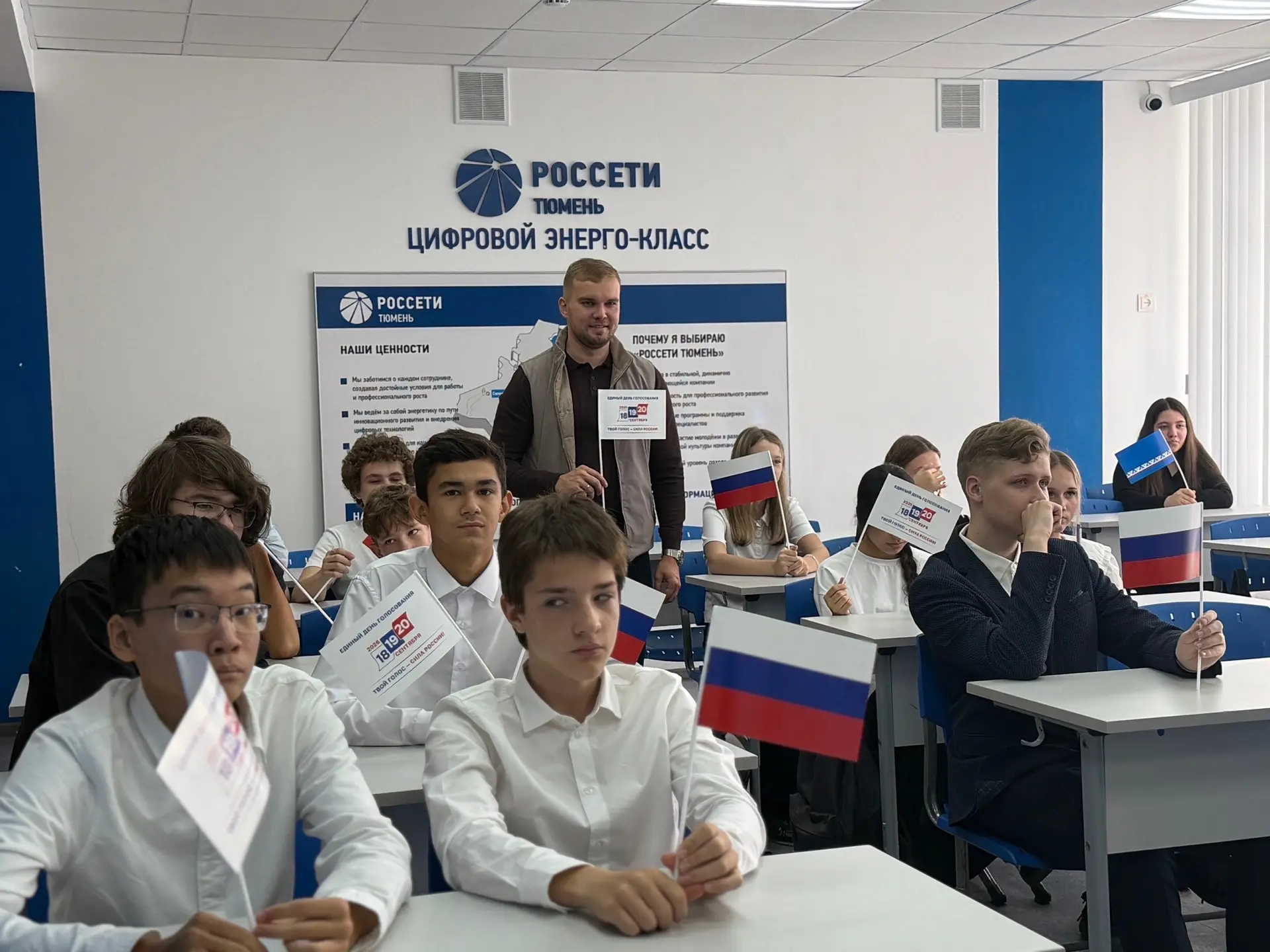 Члены Молодёжной избирательной комиссии пообщались со студентами и школьниками!💥