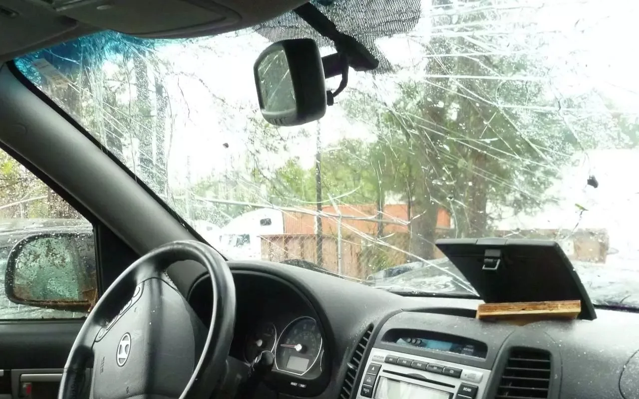 😱 В Воронежской области обломки сбитых беспилотных летательных аппаратов повредили дом...