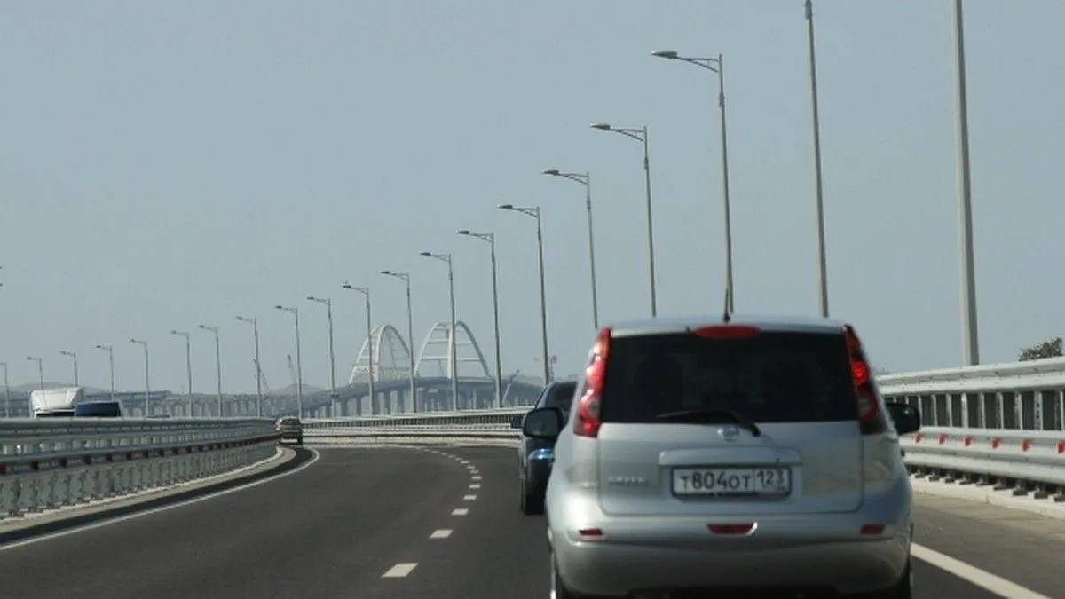 Движение по Крымскому мосту возобновлено: в очереди на досмотр 650 автомобилей
