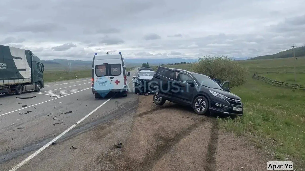 В Улан-Удэ в аварии пострадали 5 человек, включая ребенка. ДТП произошло утром на 28 км.