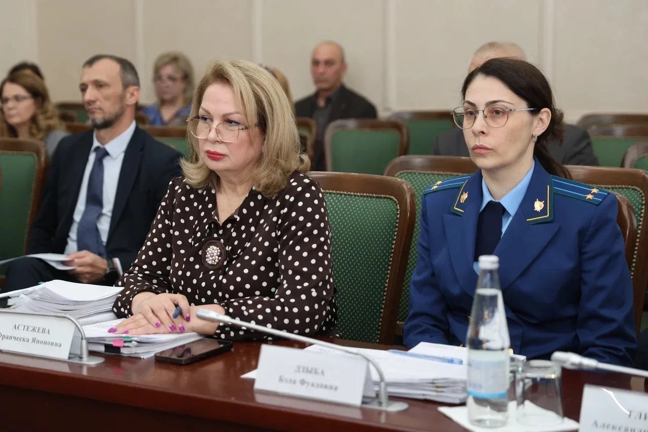 Сегодня в малом зале Дома правительства Карачаево-Черкесской Республики состоялось очередное заседан