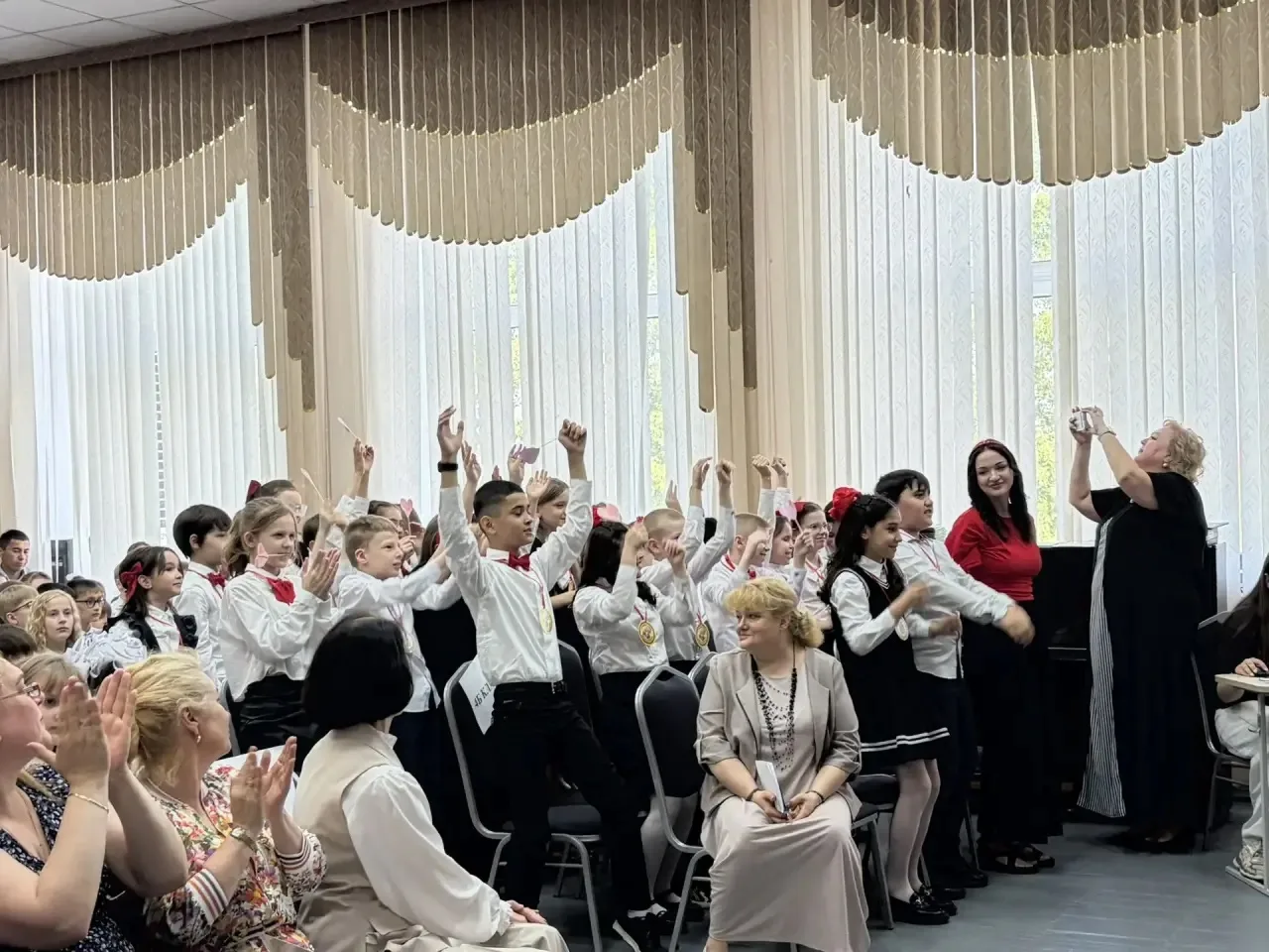 ✨ПРОЩАНИЕ С НАЧАЛЬНОЙ ШКОЛОЙ✨  🎉25 мая в нашей школе прошло очень трогательное и весёлое мероприятие