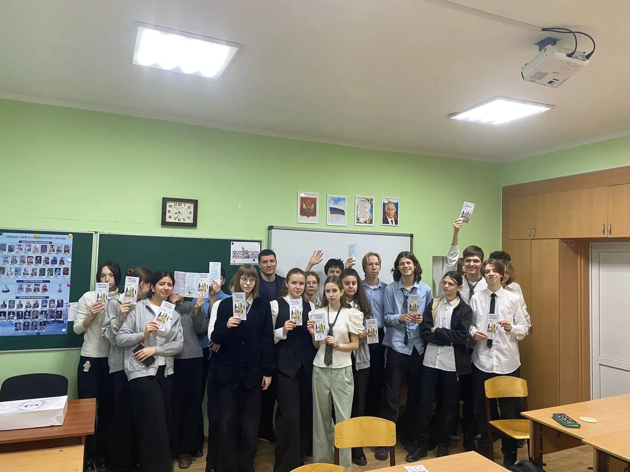На днях ребята из 10-Б класса встретились с председателем территориальной избирательной комиссией Же