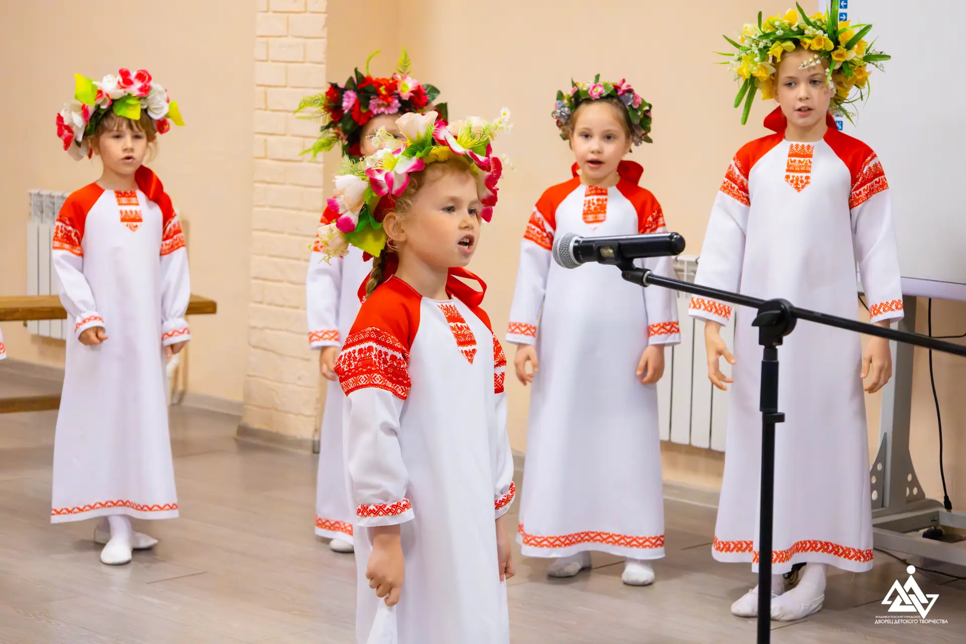 В Детско-юношеском центре имени Баневура состоялся отчетный концерт фольклорного ансамб...