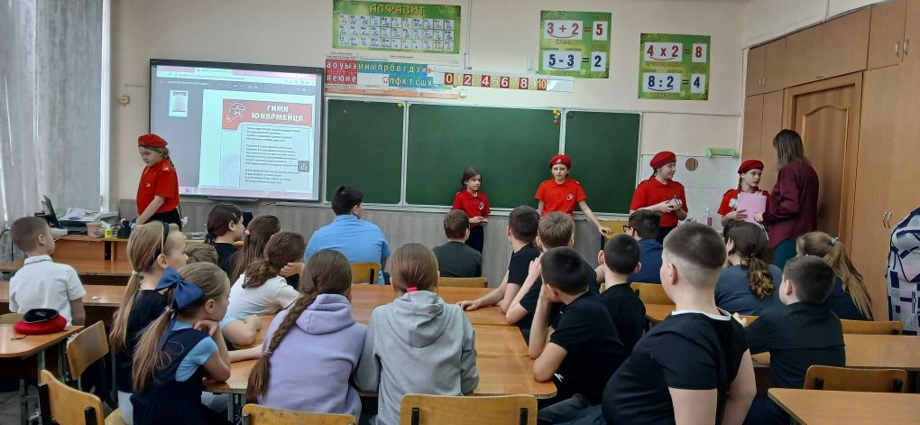 12 марта в нашей школе N15 было особенно многолюдно и интересно: в рамках Дня открытых дверей младши