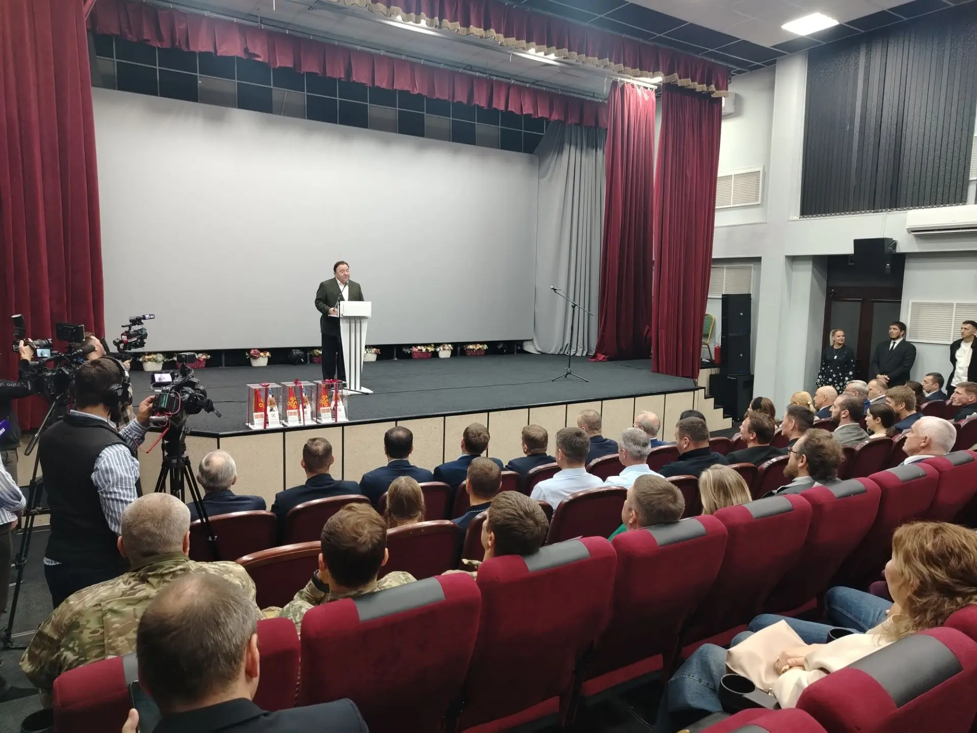 Махмуд – Али Калиматов посетил премьеру остросюжетного боевика, снятого в горах Ингушетии