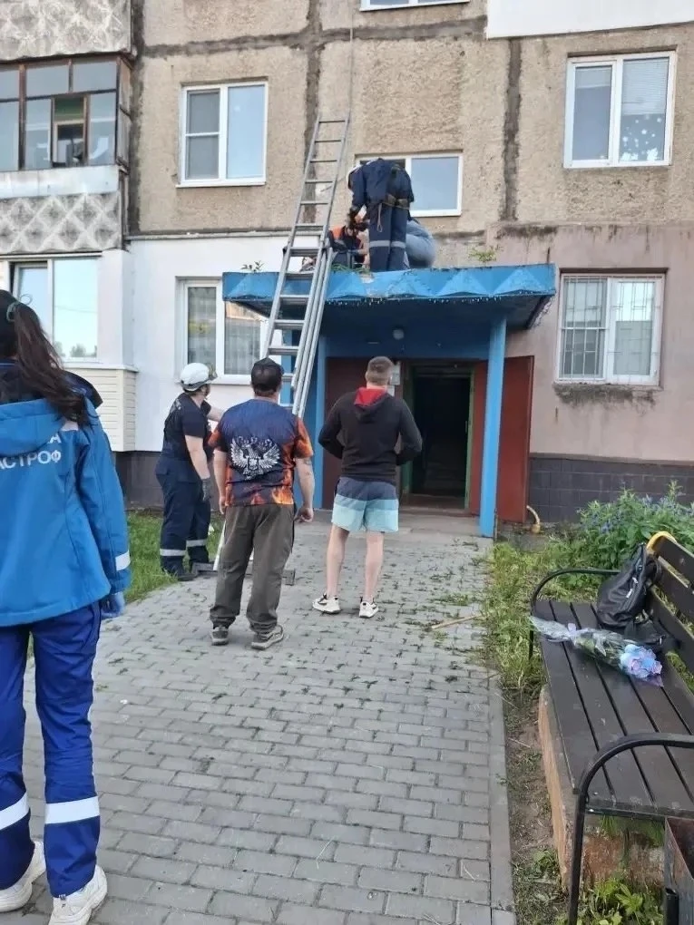В Брагино школьник сорвался с третьего этажа