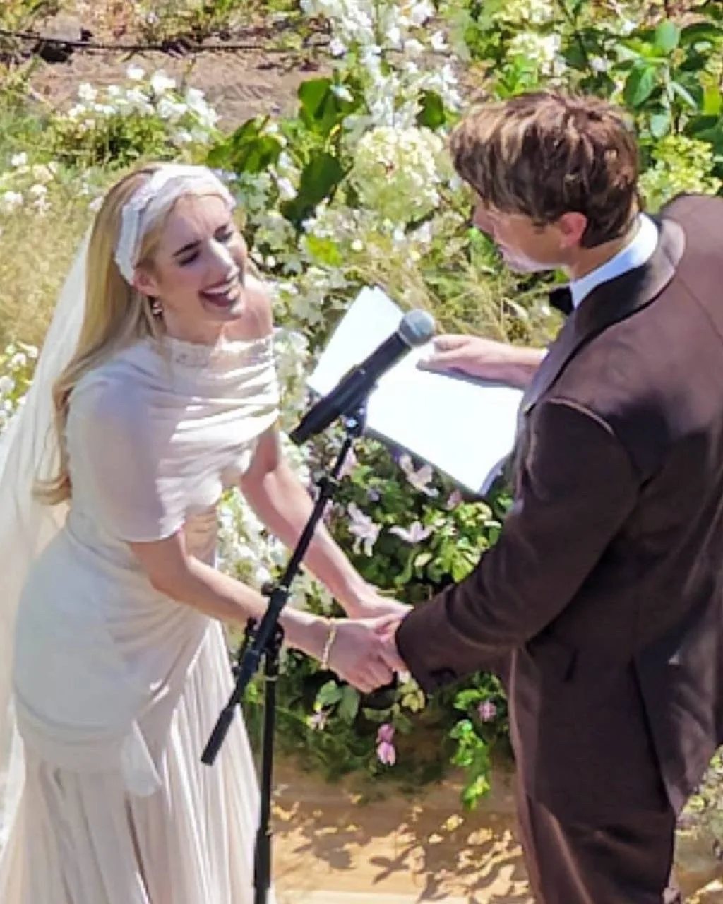 💍 Эмма Робертс официально стала женой Коди Джона