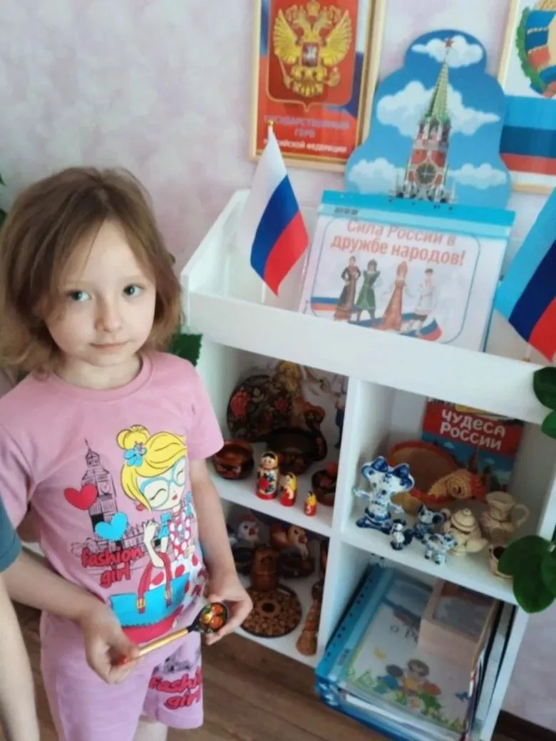 В преддверии Дня России в старшей группе ГБДОУ ЛНР «Краснолучский ясли-сад № 55 «Родничок» прошло тр