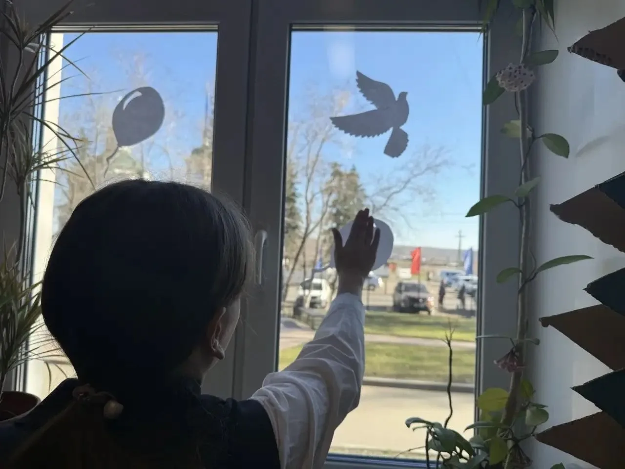 Наша школа — в «Окнах Победы» Есть вещи, которые не требуют громких слов. Иногда достаточно просто п