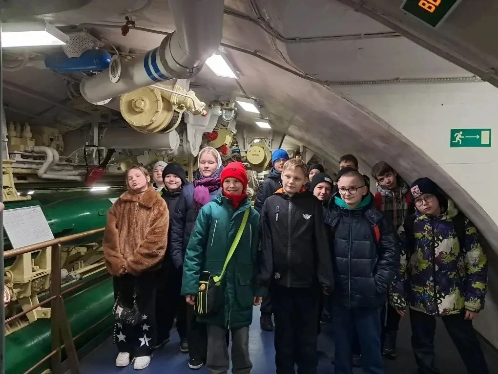 ⚓ Ученики 6А и 6В классов совершили увлекательное путешествие в Музей истории Военно-морского флота 