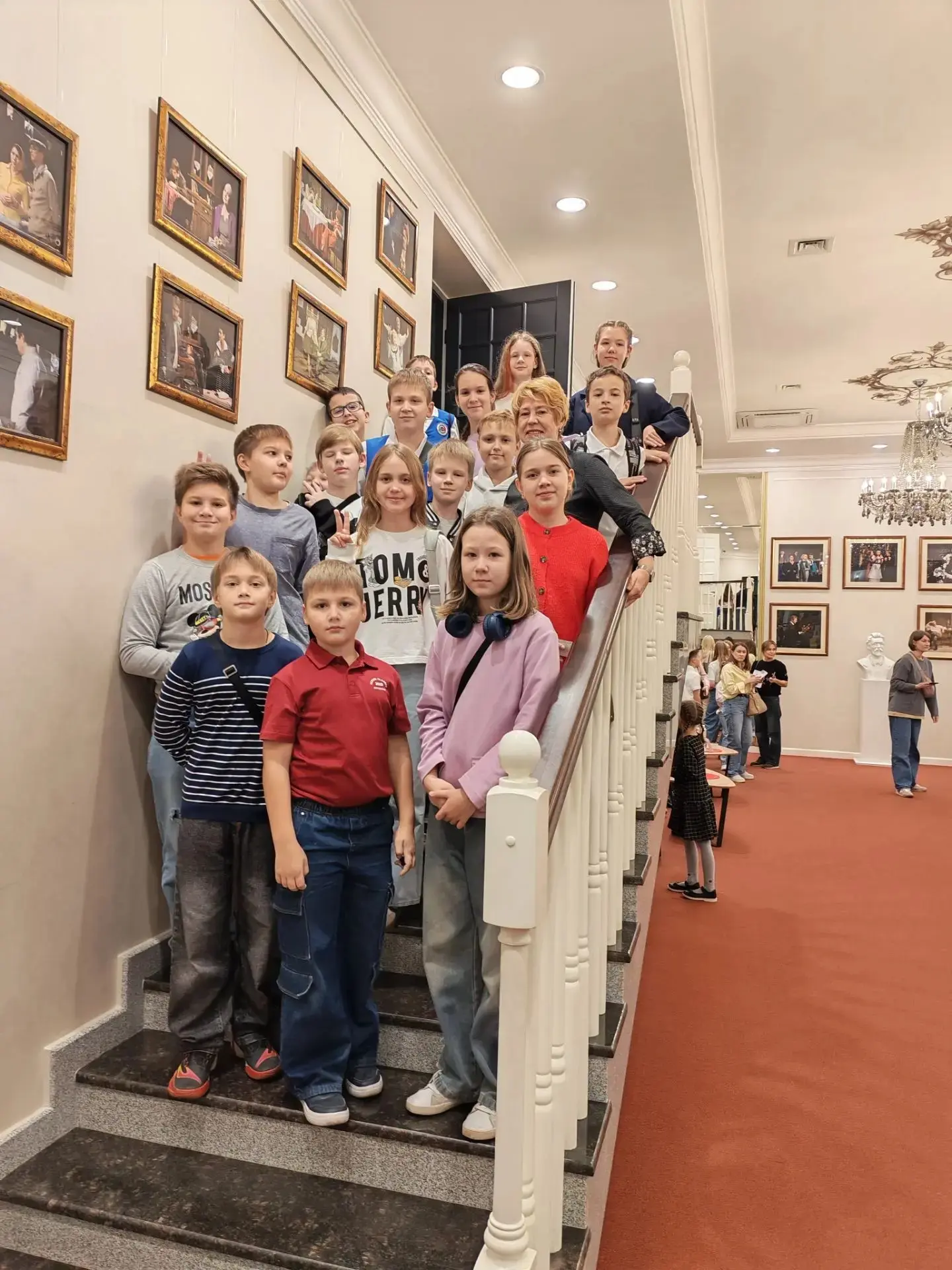 🎭 3 октября 5 «АВИА» класс посетил спектакль «Пеппи Длинныйчулок» в театре Афанасьева.